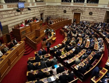 Ομόφωνα πέρασαν τα μέτρα για τους πληγέντες στη Βουλή